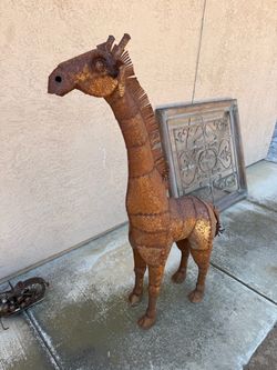Large Rustic Metal Giraffe Sculpture