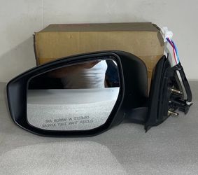 Nissan Altima Sedan Driver Side Power / Signal Mirror for 2013 to 2018