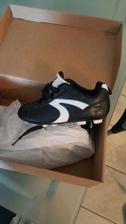 Boys Soccer Cleats NEW IN BOX Size 3