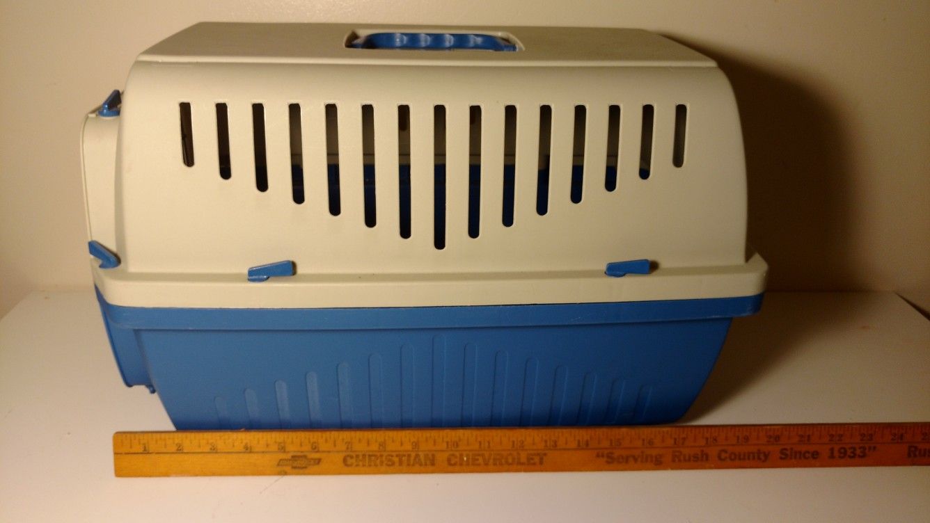 Skipper brand 17 in long small blue and white dog pet carrier crate