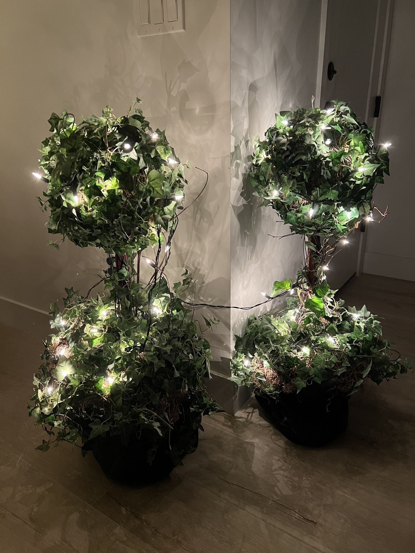 3 Foot Topiary With FREE LIGHTS