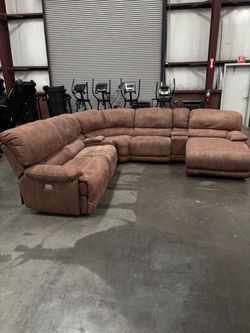Petaluma Fabric Power Reclining Sectional with Chaise