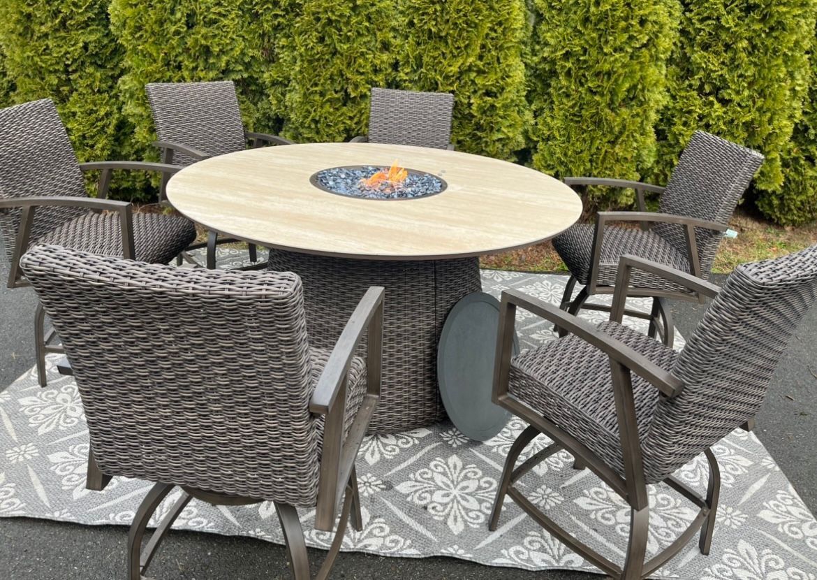Costco 7 Piece outdoor fire Dinning Table NEW 