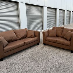 Beautiful Brown Couch and Loveseat! ***Free Delivery***
