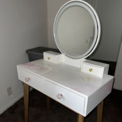 Make Up Vanity 