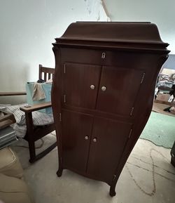 Antique Victrola — Works