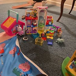 PEPPA PIG STORE, ELEVATOR WORKS, 2 SCREENS ON FRONT CHANGE SEE DESCRIPTION 