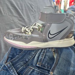 Kids Nike Kyries 