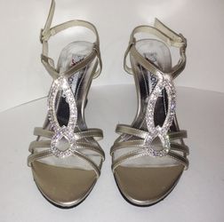 Champagne wedge heels sizes available 5- 5.5- 6- 6.5- 7- 7.5- 8.5- 9- 10