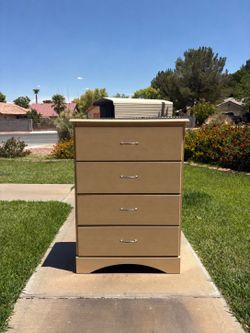Wooden Dresser 29”x16”x41” (Free Delivery 🚚)