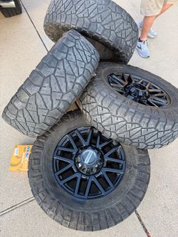 FORD LARIAT f350 BLACK OEM WHEELS 20” on 37s