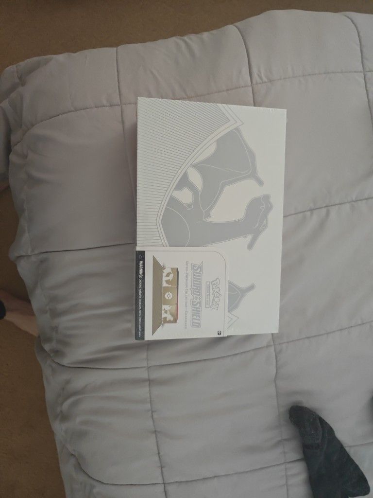 Charizard Ultra Premium Collection Pokemon