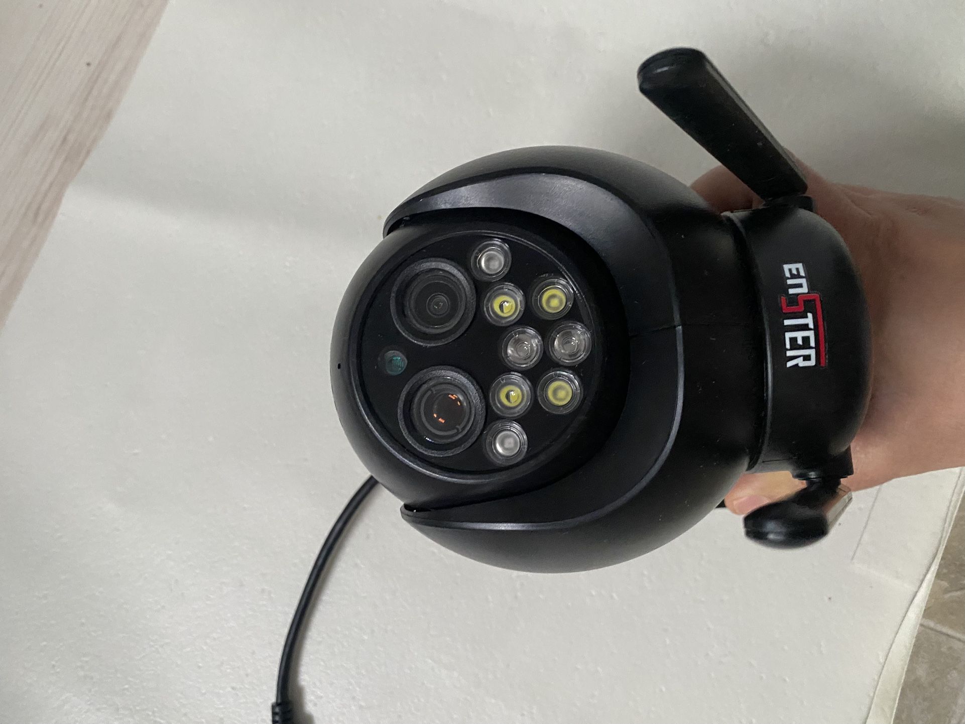 ENSTER 360° PTZ Security Camera Outdoor 2.5K 4MP Dual Lens tested Works Great Missing SD Card Cover
