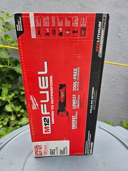 MILWAUKEE M12 MULTITOOL KIT