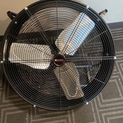 Utilitech 24inch Indoor Outdoor Black Industrial Fan 