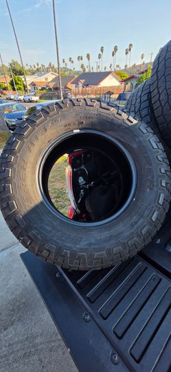 Cooper tires LT 285/75/R17