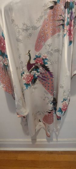 This is a beautiful, flowy ( kimono-ish) top from Thailand. It's decorated with peacocks, cherry blossoms and flowers. Very pretty!
