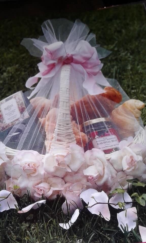 Ladies  Christmas And Easter  And  Birthday  And  Mother’s Day And  Teacher Appreciation And  Wedding And  Anniversary Basket 