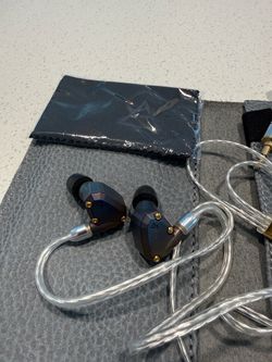 Head phone/ in  ear monitor