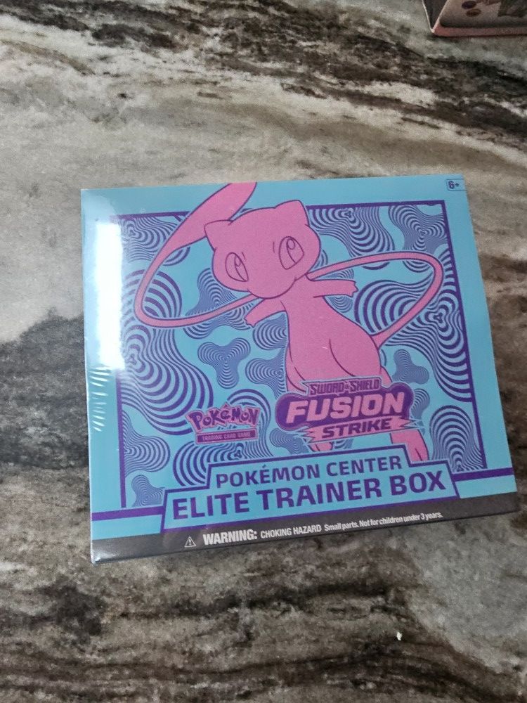 FUSION STRIKE Pokemon Center Elite Trainer Box