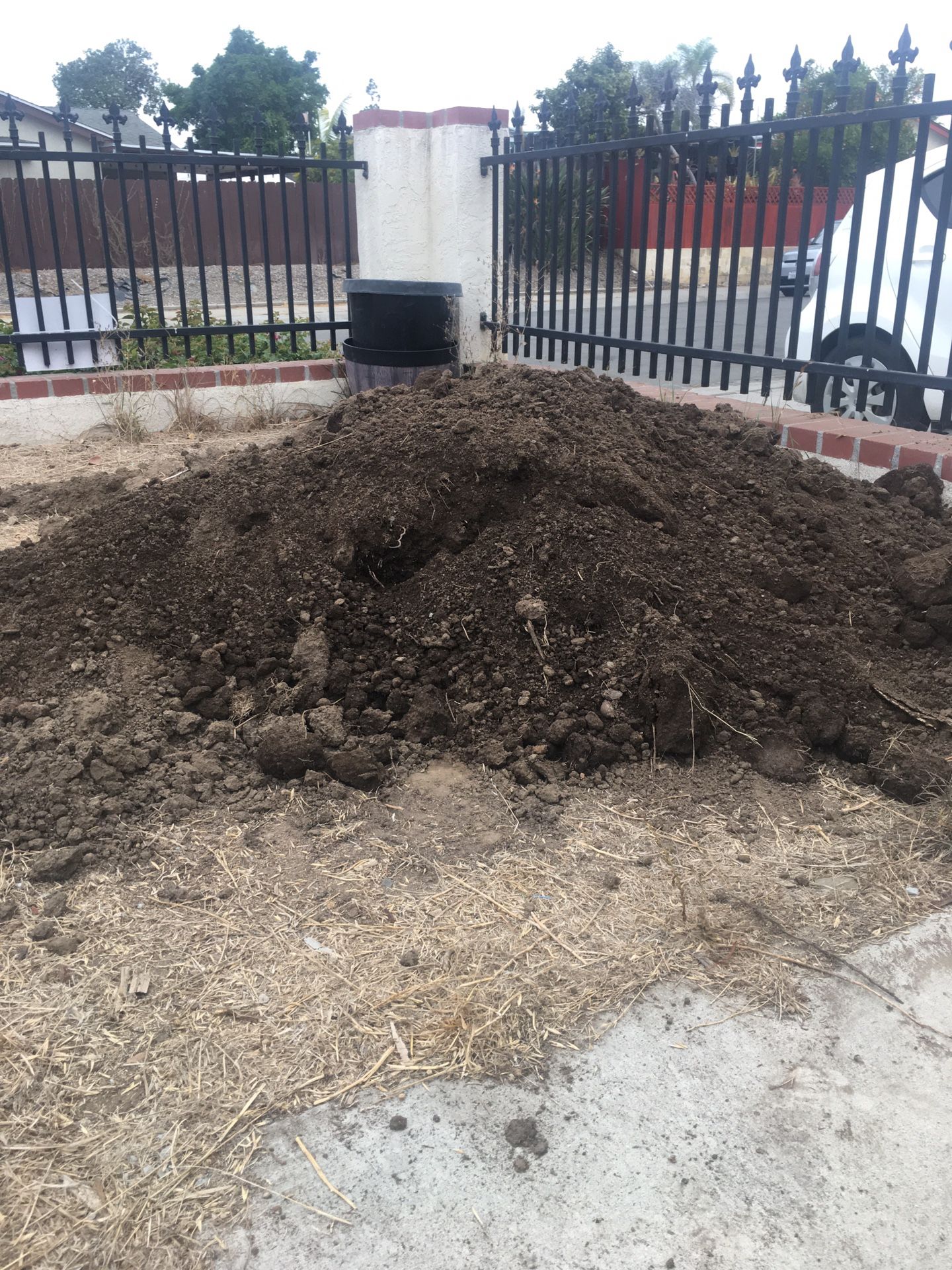 Free top soil with plant nutrients. It’s in Mira Mesa. Please ask for address if you are interested. Thanks.