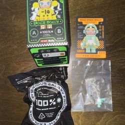 Pop MART Mega Space Molly Mystery Figurine 100% Wish Bear Secret Series 2-B