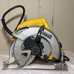 DEWALT Sierra