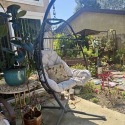 Swinging Egg Chair And Stand 