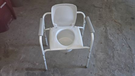 Commode Chair great condition FREE