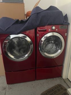 Red washer,  Red dryer with pedestals