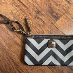 Dooney And Bourke Wristlet 