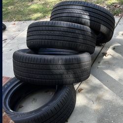4 Pirelli 265/60/18  - Almost New 