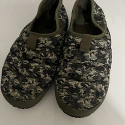 Comfortable shoes/slippers