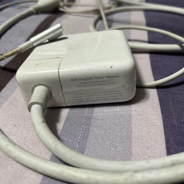 APPLE A1344 MacBook Pro 60W MagSafe Power Adapter!