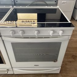 Whirlpool Glass Top Electric Stove In Excellent Condition 
