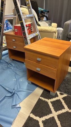 2 Nightstands good condition