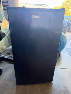Mini fridge