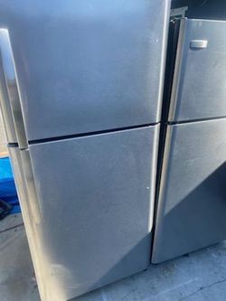 FRIGIDAIRE STAINLESS APARTMENT SIZE REFRIGERATOR