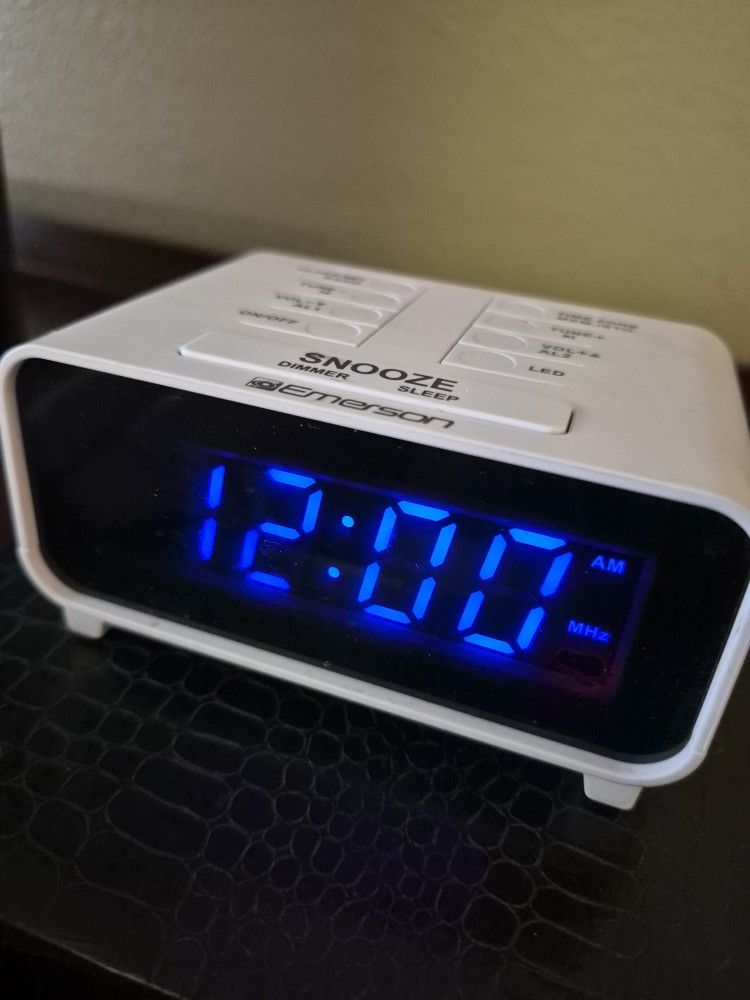 Emerson Clock Radio With LED Light