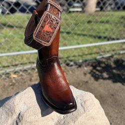 Bota De Piel Con Cinto 