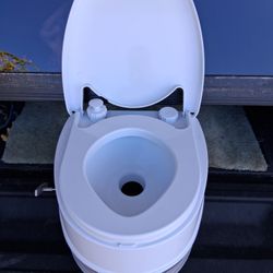 CAMCO Camelback Portable TOILET  