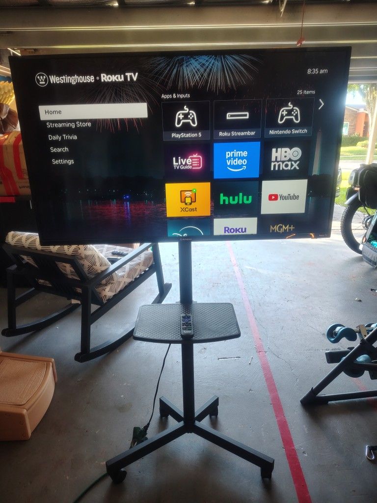 43 Inch 4k Roku Tv. Mint Condition