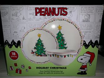 Peanuts Snoopy Holiday Christmas 18 Piece Ceramic Dinnerware Set