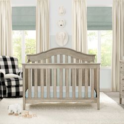 Beautiful 6-in-1 convertible Crib / Child's bed