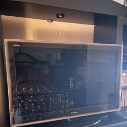 40’’ Toshiba 30’’ Polaroid tv