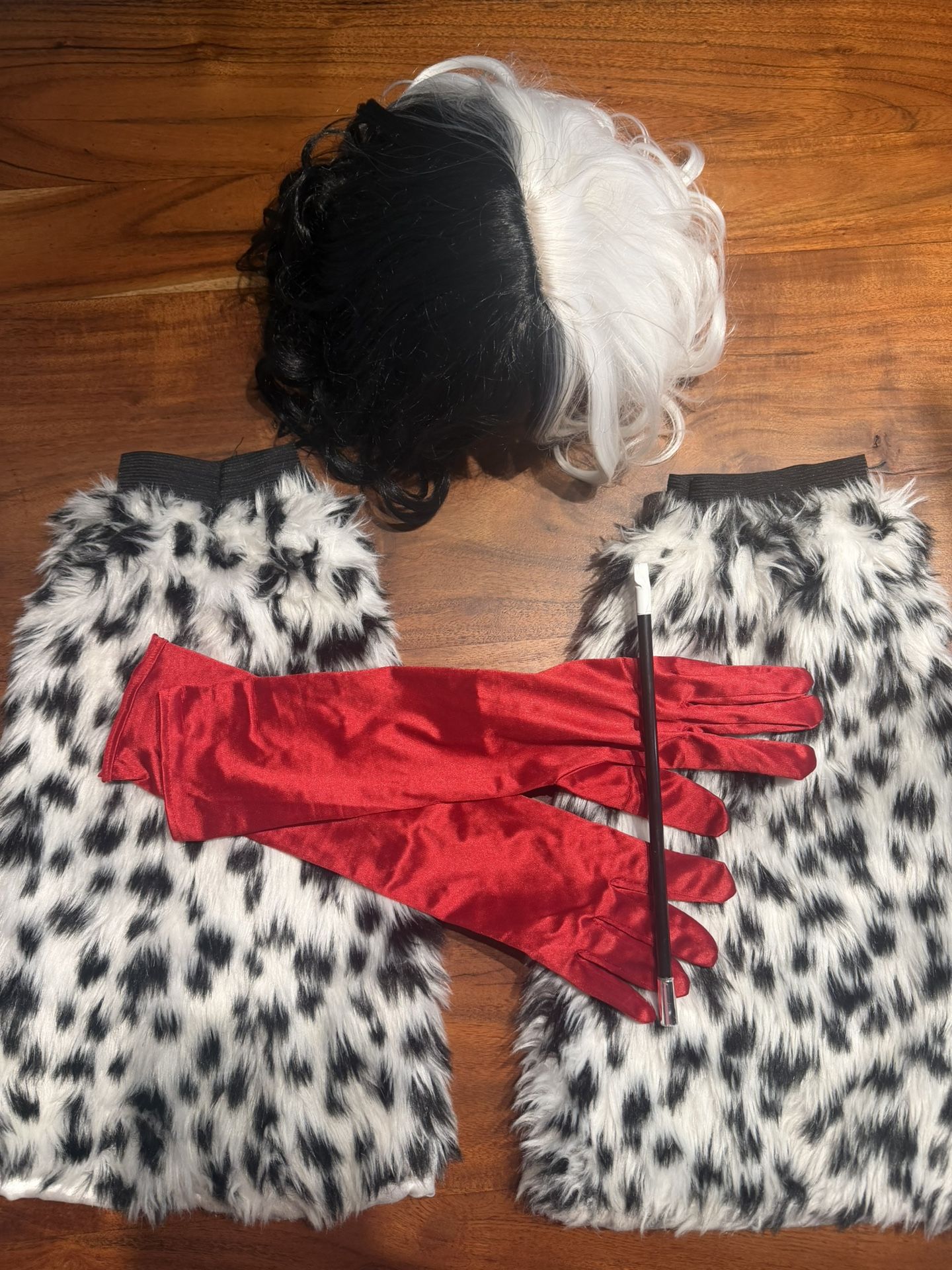 WOMENS DISNEY CRUELLA ACCESORIES