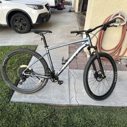 Giant Talon  Men’s Mountian Bike. 