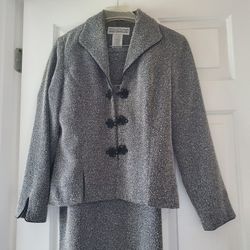 Women's. Gray. 2 Piece Suit. Size  8. Deltona 