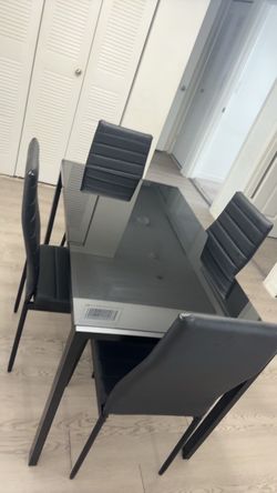 Table with 4 chairs