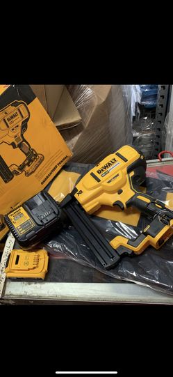 Dewalt Brushless 20vMax XR 18GA Narrow Crown Stapler Kit